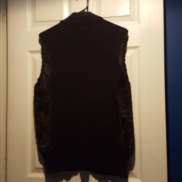 Faux FUR Vest very soft and comfy 🤔 - Picture 6 of 6